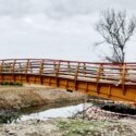 In Estepona wird eine Brücke über den Arroyo Dos Hermanas gebaut, um den Küstenkorridor zu erweitern.